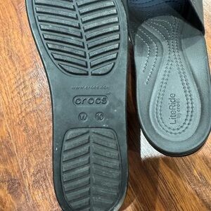 CROCS Black Wedges